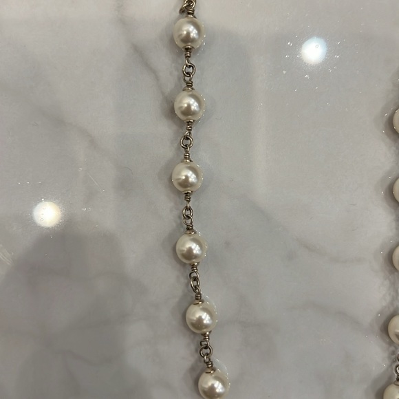 Chanel pearl necklace with black flower pendant. - Picture 3 of 6